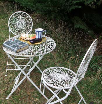  Good food, a good book - and reading glasses! 