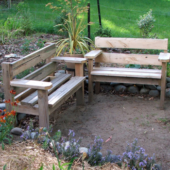  Hurray for the rustic gaden benches. 