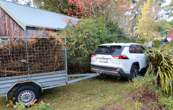  The car and trailer only just fit. 