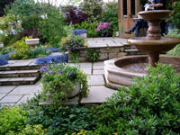 patio-fountain-flowers