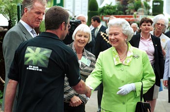 Her Majesty the Queen in stylish green talking to the designers of Ora - The Garden of Wellbeing. Photo courtesy of the RHS. 