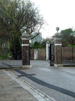 london-garden-gate-chelsea