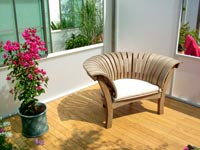 curved-wooden-garden-chair