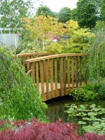 garden-bridge-water-lillies