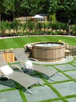 garden-hot-tub